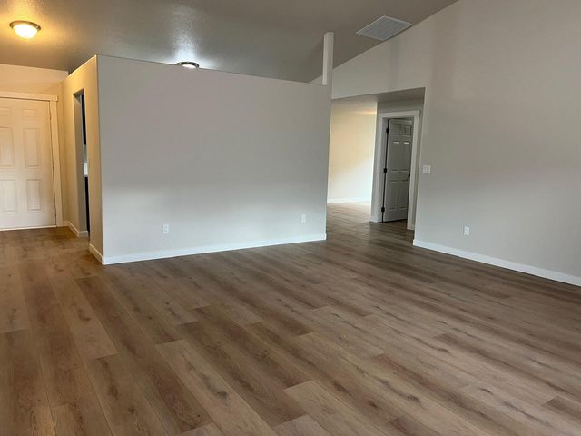 537 SE Ponderosa Drive, Madras, OR 97741