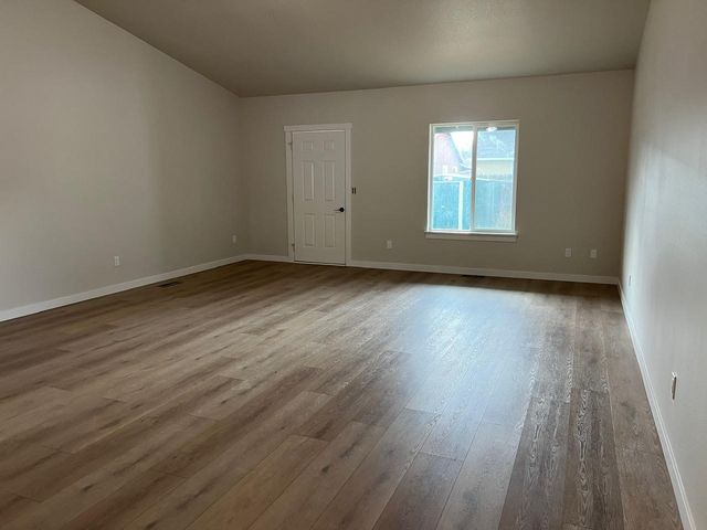 537 SE Ponderosa Drive, Madras, OR 97741