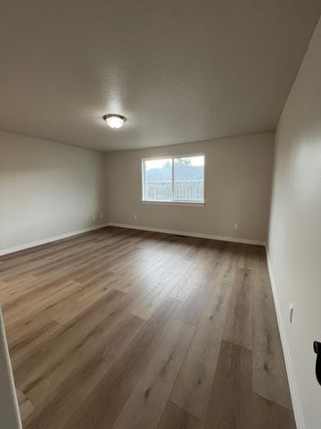 537 SE Ponderosa Drive, Madras, OR 97741