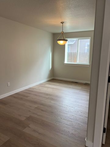 537 SE Ponderosa Drive, Madras, OR 97741