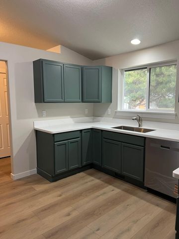 537 SE Ponderosa Drive, Madras, OR 97741