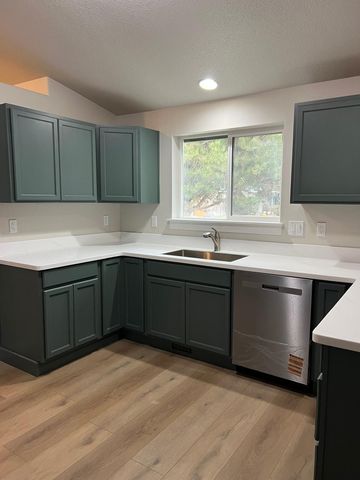 537 SE Ponderosa Drive, Madras, OR 97741