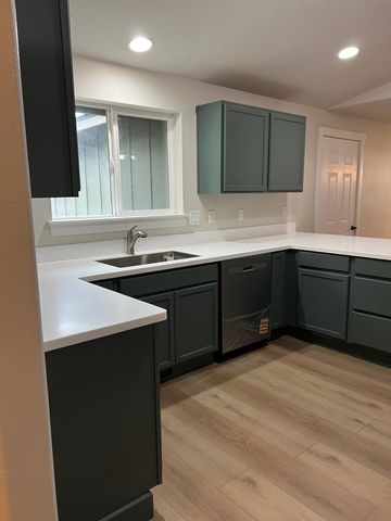 537 SE Ponderosa Drive, Madras, OR 97741