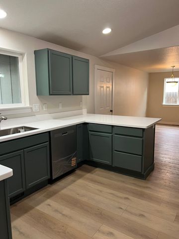 537 SE Ponderosa Drive, Madras, OR 97741