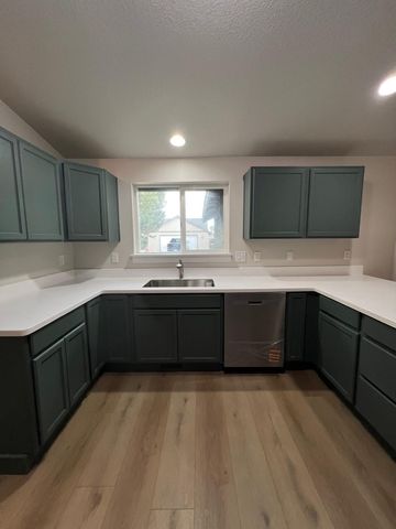 537 SE Ponderosa Drive, Madras, OR 97741