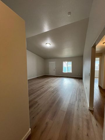 537 SE Ponderosa Drive, Madras, OR 97741