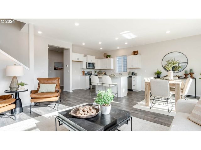 332 Greencrest St Ne, Salem, OR 97301