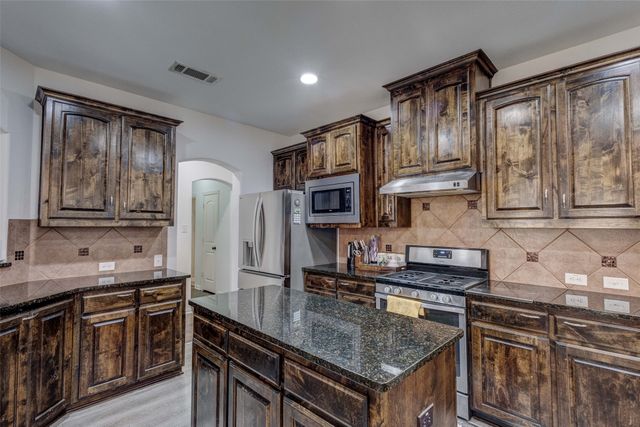 2529 Louis Lane, Lewisville, TX 75056