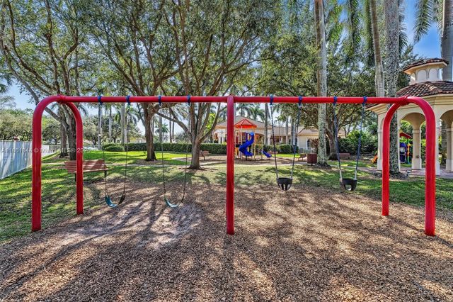 1915 NW 79th Ter, Pembroke Pines, FL 33024