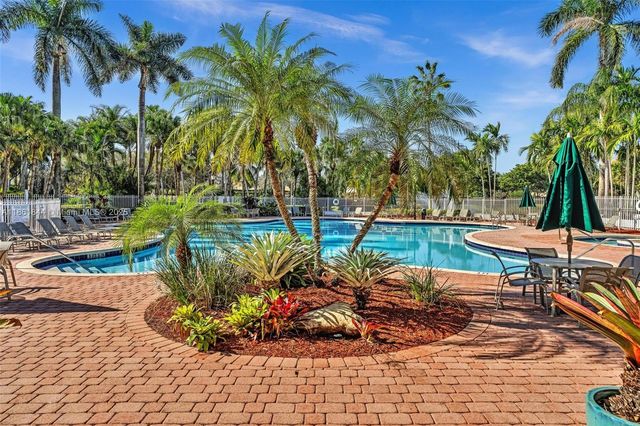 1915 NW 79th Ter, Pembroke Pines, FL 33024