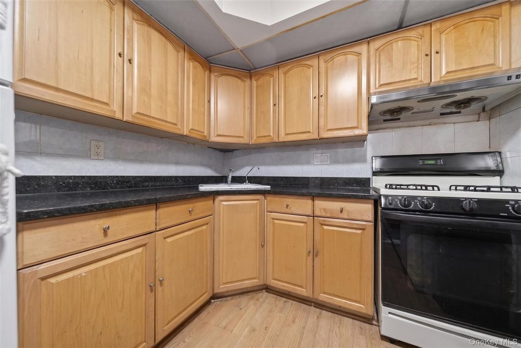 140-44 34th Avenue 2C, Flushing, NY 11354 — photo 4
