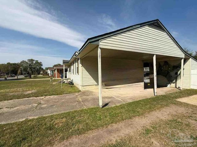 408 Labree Rd, Pensacola, FL 32507