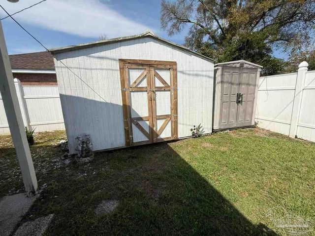 408 Labree Rd, Pensacola, FL 32507