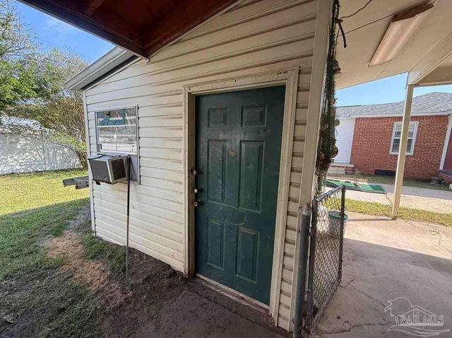 408 Labree Rd, Pensacola, FL 32507