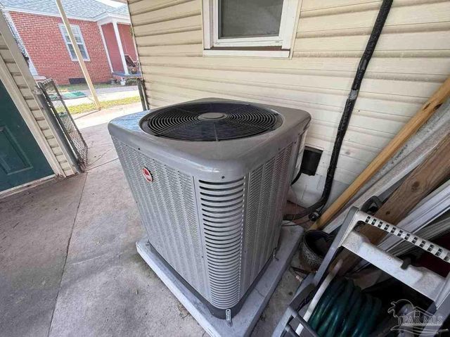 408 Labree Rd, Pensacola, FL 32507