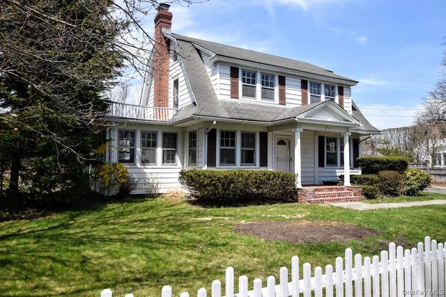 11 Hulse Street, Bellport Village, NY 11713