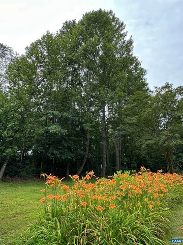 604 COLES ROLLING RD, Scottsville, VA 24590