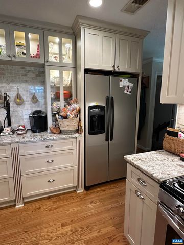 604 COLES ROLLING RD, Scottsville, VA 24590