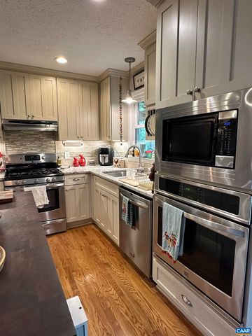604 COLES ROLLING RD, Scottsville, VA 24590