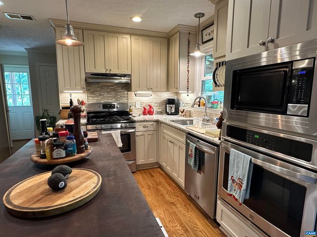 604 COLES ROLLING RD, Scottsville, VA 24590