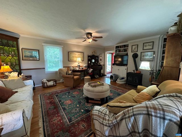 604 COLES ROLLING RD, Scottsville, VA 24590