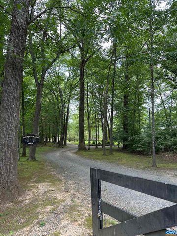 604 COLES ROLLING RD, Scottsville, VA 24590