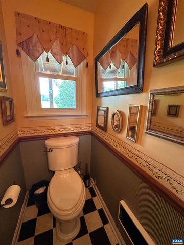 604 COLES ROLLING RD, Scottsville, VA 24590