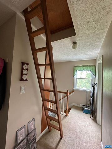 604 COLES ROLLING RD, Scottsville, VA 24590