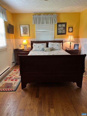 604 COLES ROLLING RD, Scottsville, VA 24590