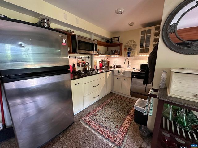 604 COLES ROLLING RD, Scottsville, VA 24590