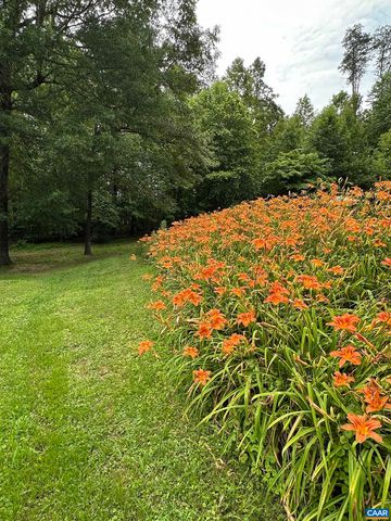 604 COLES ROLLING RD, Scottsville, VA 24590
