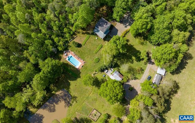 604 COLES ROLLING RD, Scottsville, VA 24590