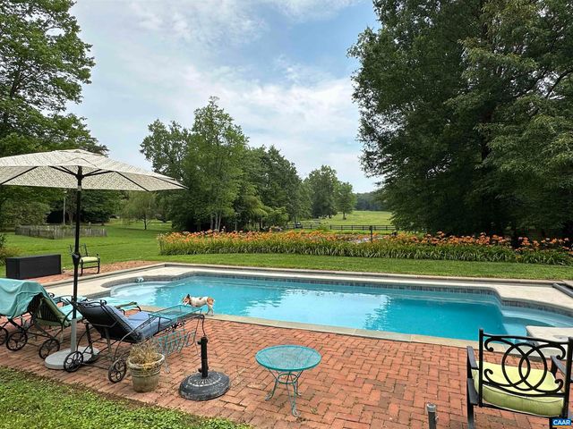 604 COLES ROLLING RD, Scottsville, VA 24590