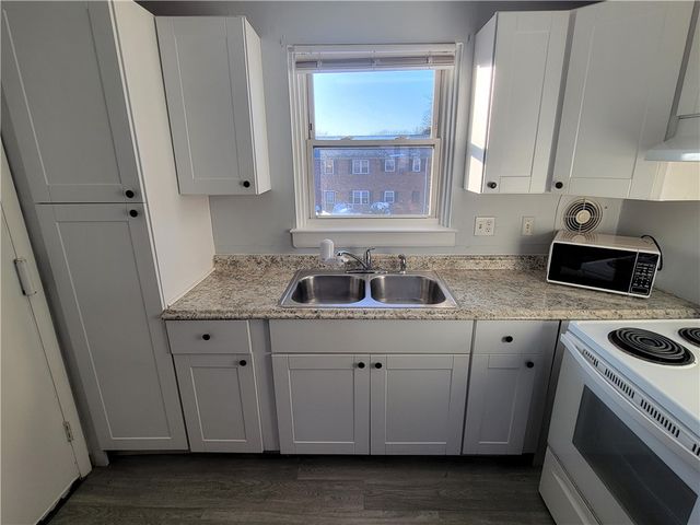 70 Carroll Avenue 303, Newport, RI 02840