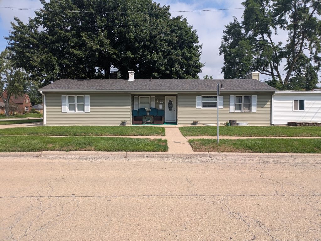 1818 W Monroe Street, Waukegan, IL 60085