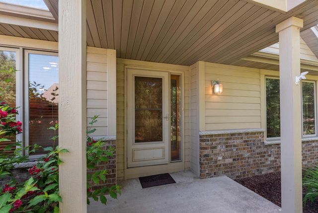 7062 S Fieldstone COURT, Franklin, WI 53132