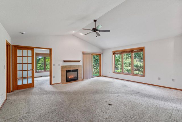 7062 S Fieldstone COURT, Franklin, WI 53132