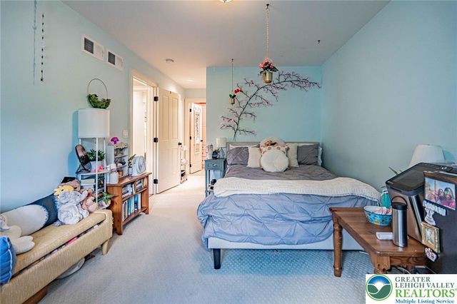 2061 Forge Run, Bethlehem City, PA 18015