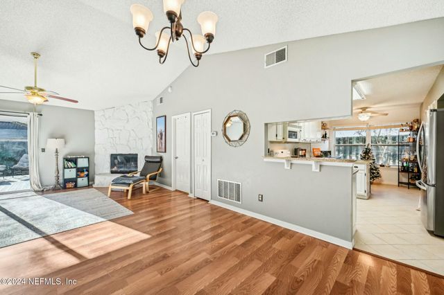 8064 KILWINNING Lane, Jacksonville, FL 32244