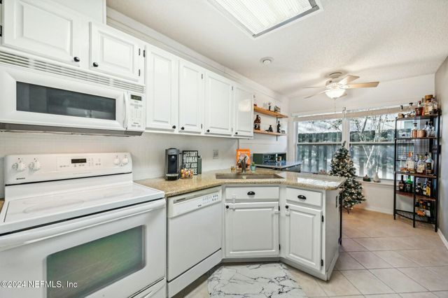 8064 KILWINNING Lane, Jacksonville, FL 32244