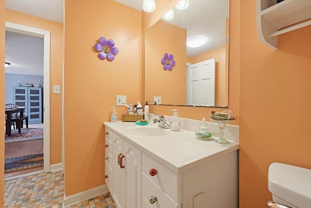 81 Florida Ave, Bellingham, MA 02019
