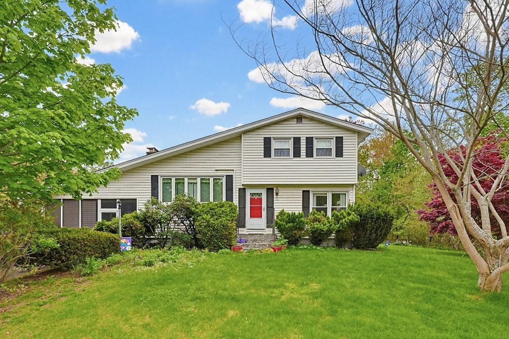 81 Florida Ave, Bellingham, MA 02019
