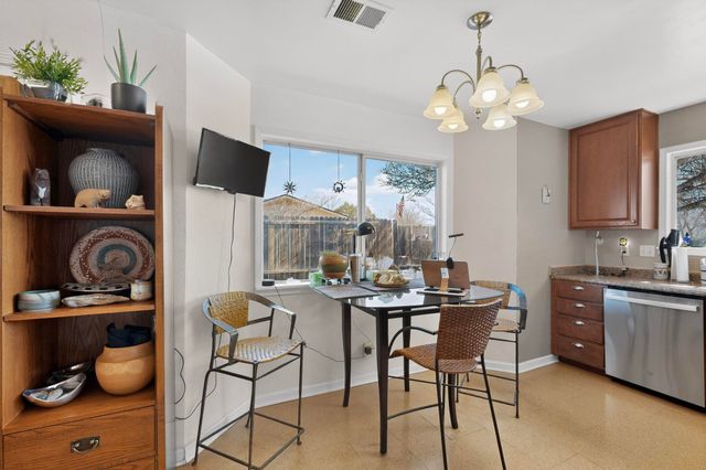 593 Clayton Meadows Drive NE, Rio Rancho, NM 87144