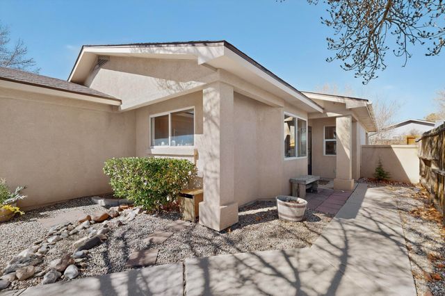 593 Clayton Meadows Drive NE, Rio Rancho, NM 87144