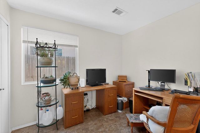 593 Clayton Meadows Drive NE, Rio Rancho, NM 87144