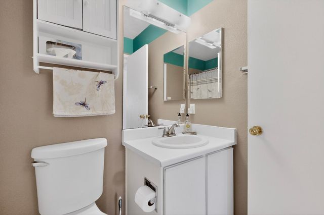 593 Clayton Meadows Drive NE, Rio Rancho, NM 87144