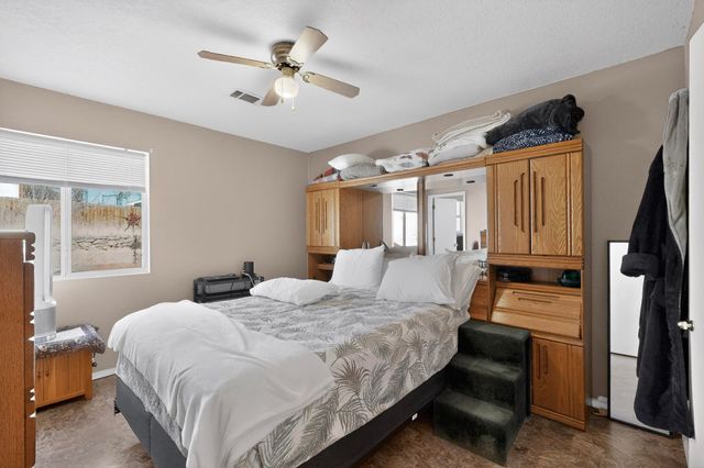 593 Clayton Meadows Drive NE, Rio Rancho, NM 87144