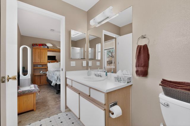 593 Clayton Meadows Drive NE, Rio Rancho, NM 87144