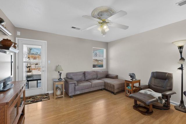 593 Clayton Meadows Drive NE, Rio Rancho, NM 87144