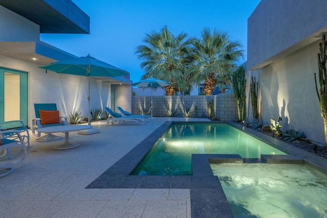 425 Suave Lane, Palm Springs, CA 92262